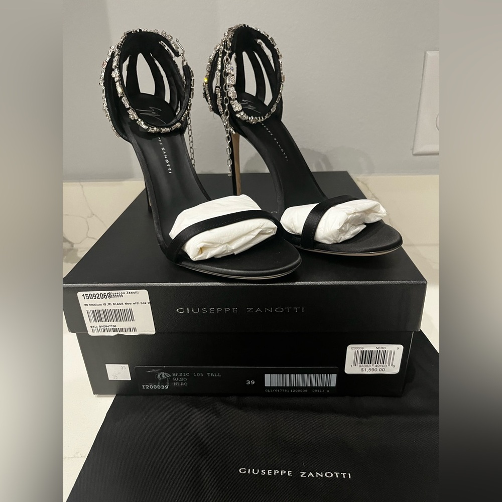 NIB Giuseppe Zanotti Adele Crystal 105mm Sandals Black Size 39 - Picture 3 of 10